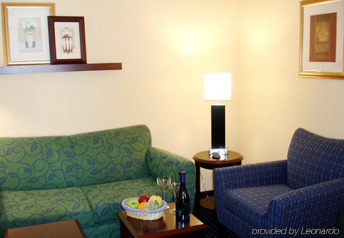 Springhill Suites Fort Myers Airport Room photo